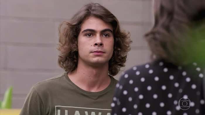 João (Rafael Vitti) em cena de Verão 90 (Foto: Reprodução/Globo)