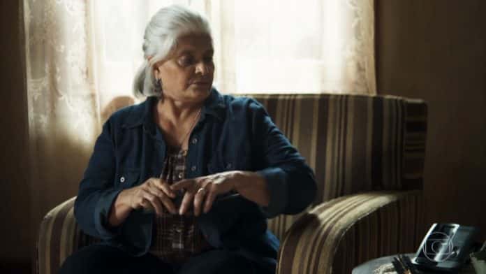 Nilda (Jussara Freire) em A Dona do Pedaço (Foto: Divulgação)