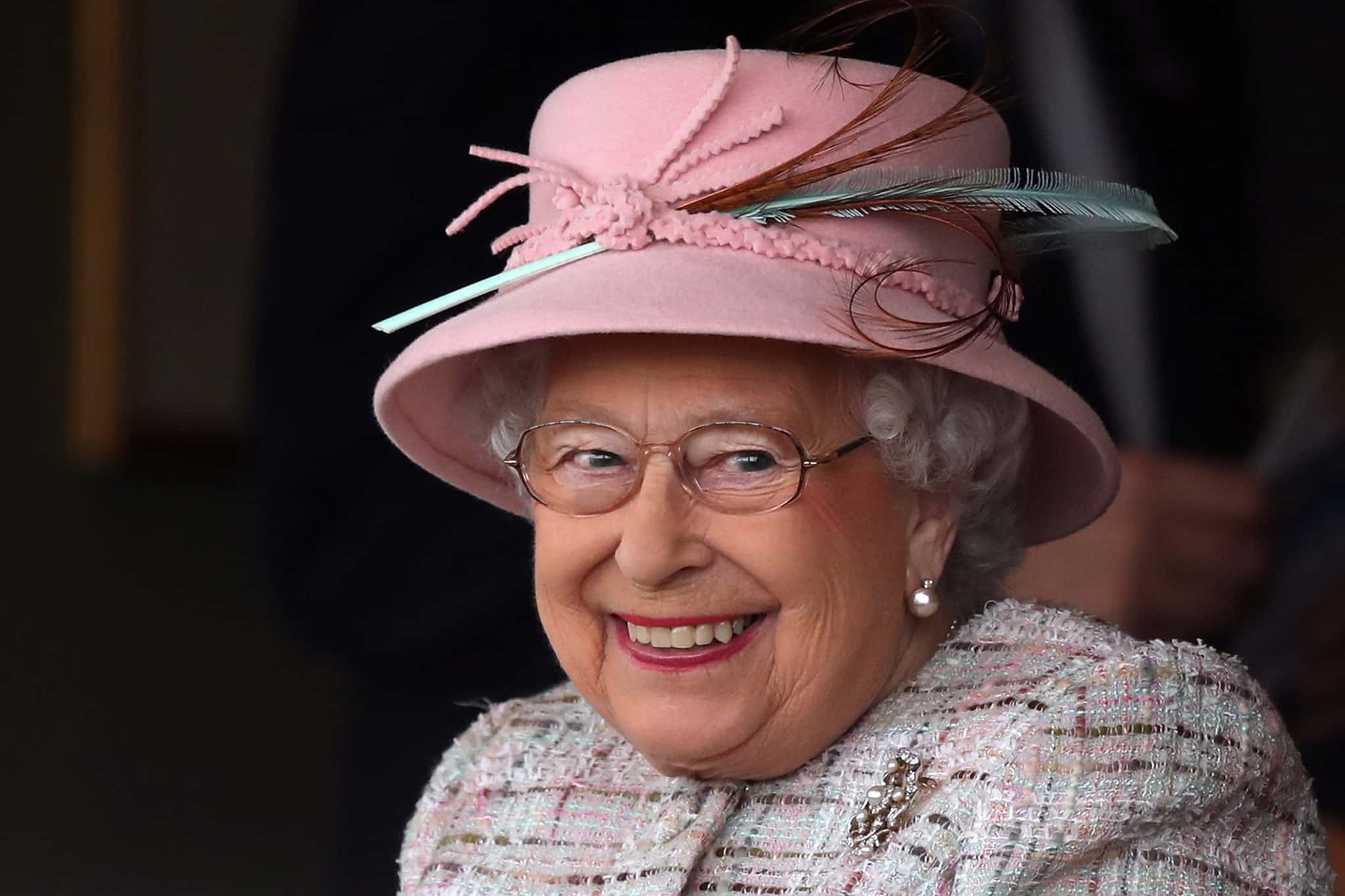 A Rainha Elizabeth II afirmou que vai abdicar do trono aos 95 anos de idade (Foto: Reprodução)
