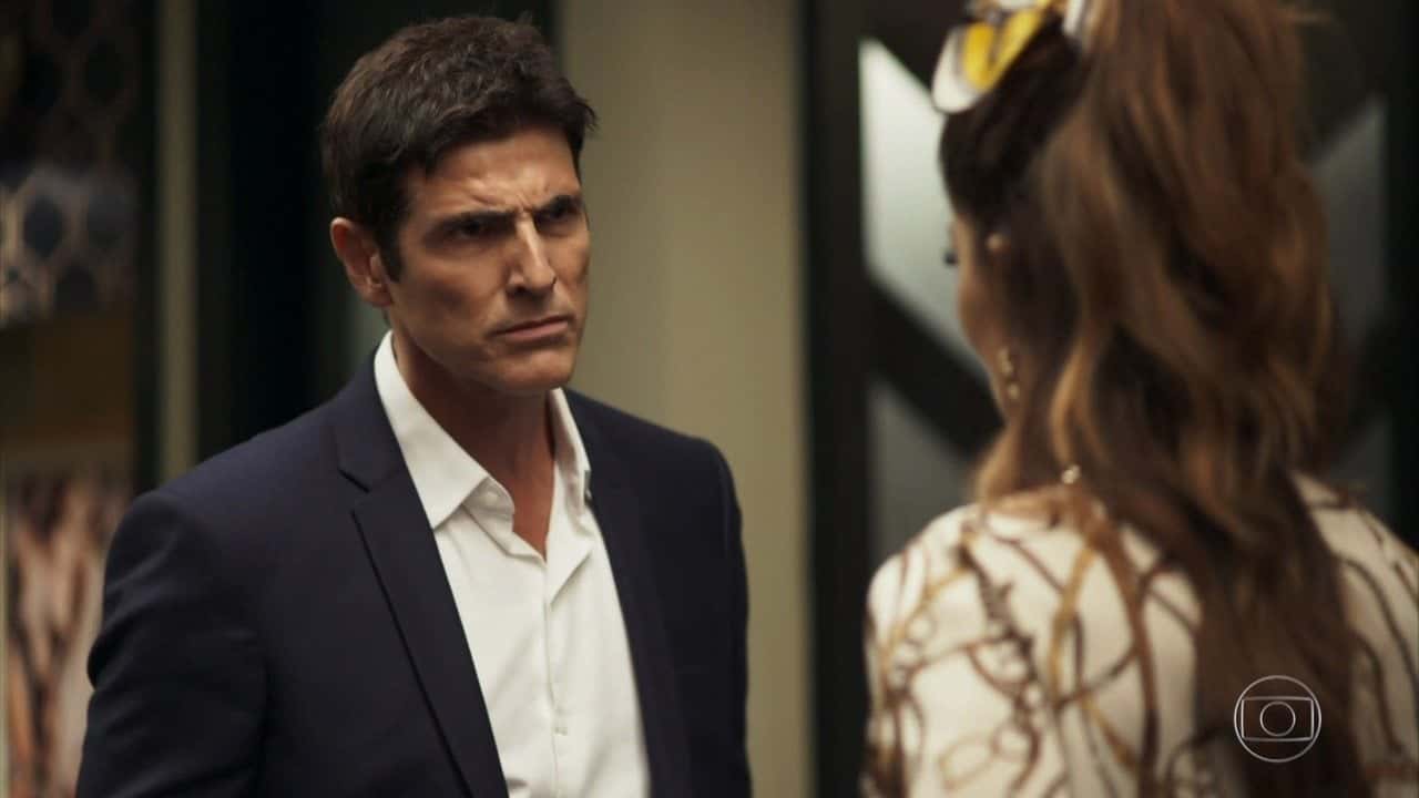 Régis (Reynaldo Gianecchini) se enfurece em A Dona do Pedaço da Globo (Foto: Reprodução)