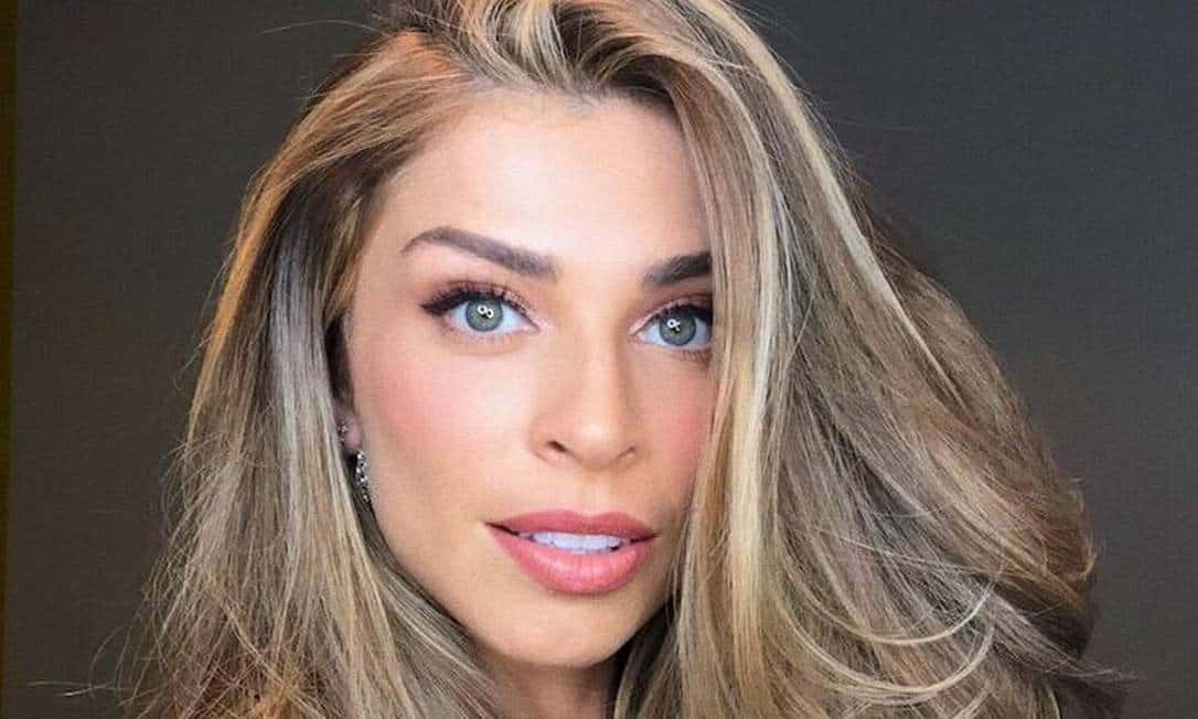 A atriz Grazi Massafera exibiu a sua nova companheira na web (Foto: Reprodução/Instagram)