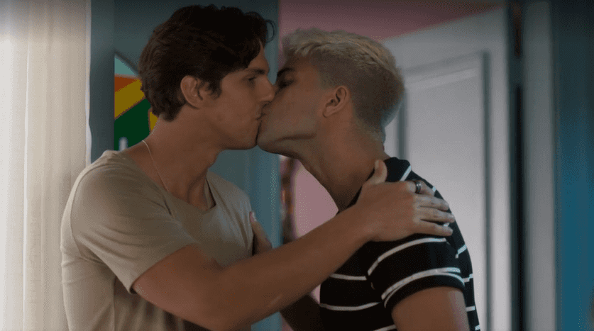 Pedro (Rafael Infante) e William (Diego Montez) em "Bom Sucesso) (Foto: Reprodução/Globoplay)