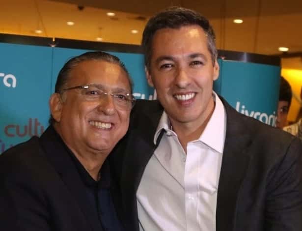 nivaldo-prieto-cumprimenta-galvao-bueno-durante-o-lancamento-do-livro-fala-galvao-1428455167745_615x470