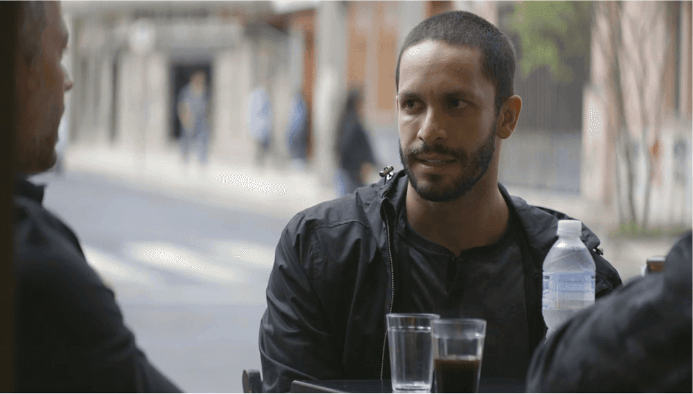 Téo (Rainer Cadete) em cena da novela das 21h da Globo, A Dona do Pedaço (Foto: Reprodução)