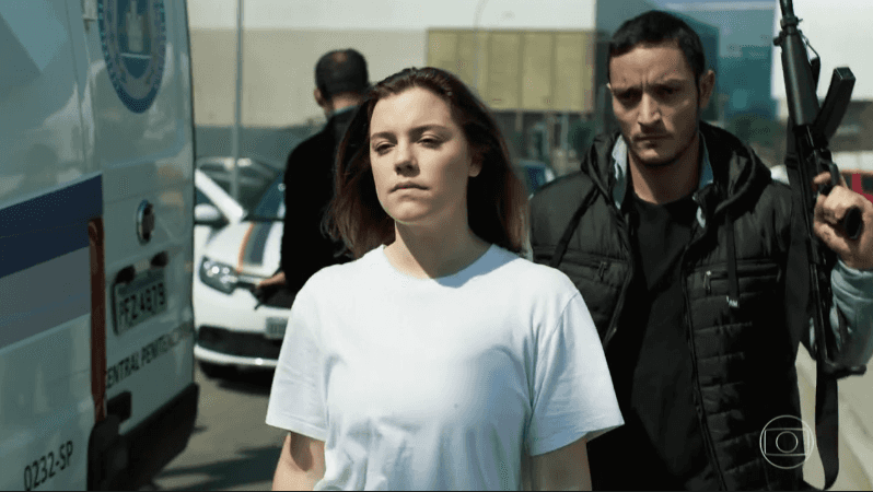 Alice Wegmann (Dalila) e Allan Souza Lima (Youssef) em cena de Órfãos da Terra, que teve uma de suas maiores audiências (Foto: Reprodução/Globo)