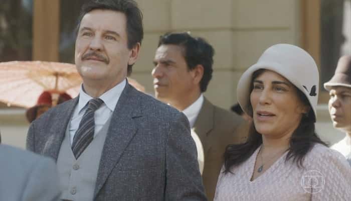 Júlio (Antonio Calloni) e Lola (Gloria Pires) em cena de Éramos Seis (Foto: Reprodução/Globo)
