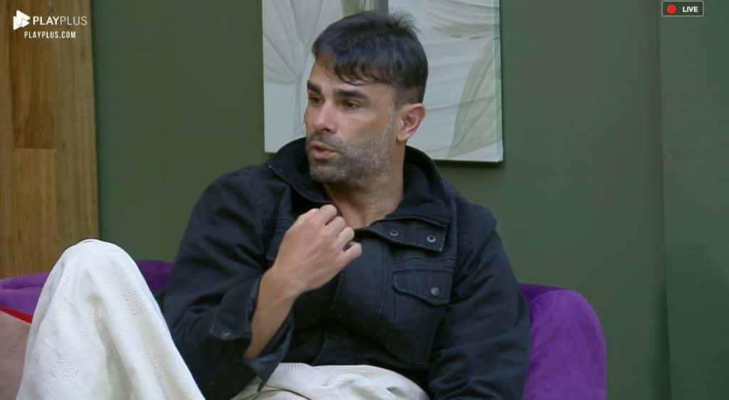 Jorge Sousa entrou como peão substituto em A Fazenda 11 da Record TV (Reprodução: PlayPlus)