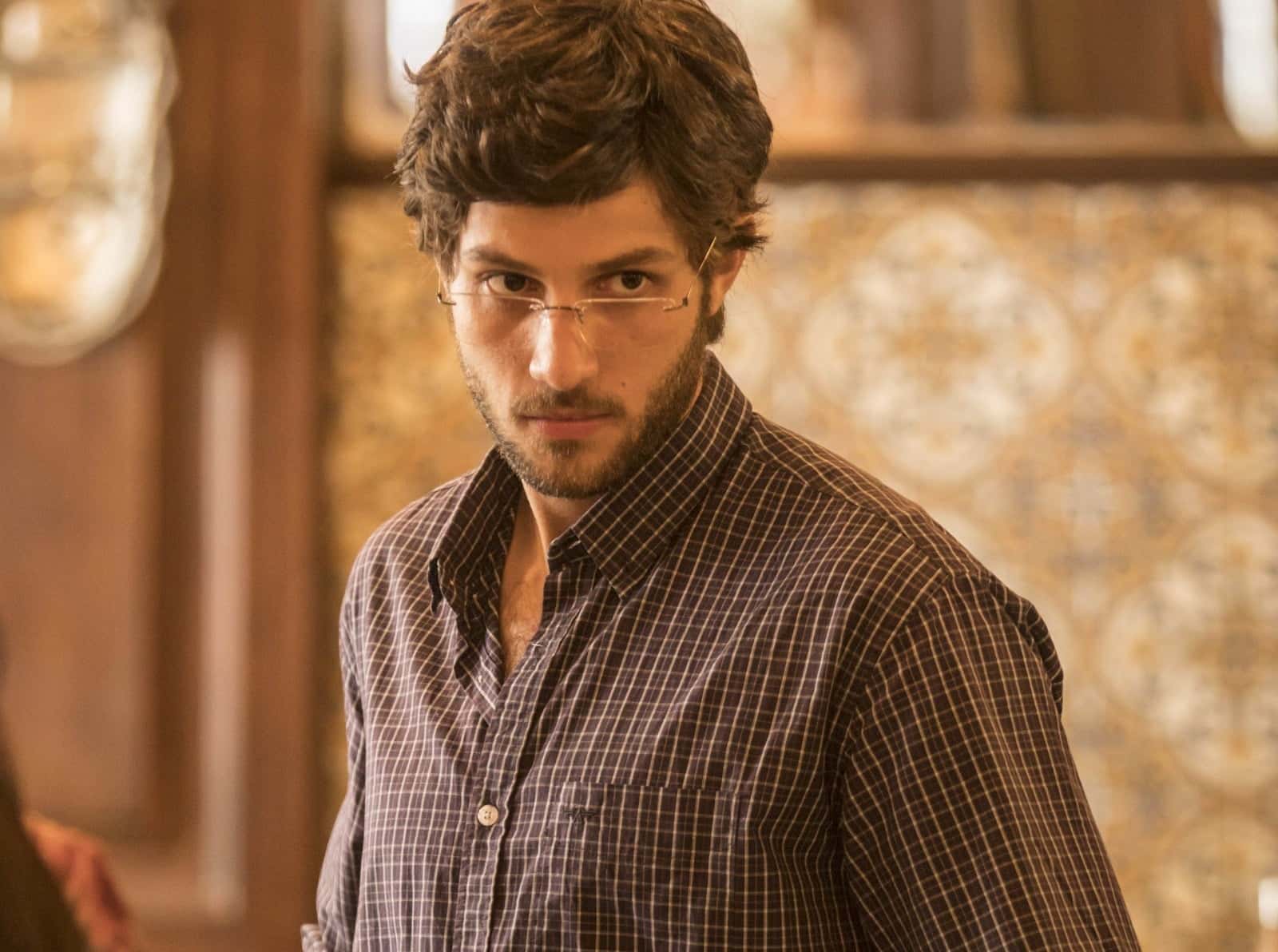 O ator Chay Suede como o Danilo na novela Amor de Mãe (Foto: Divulgação/Globo)