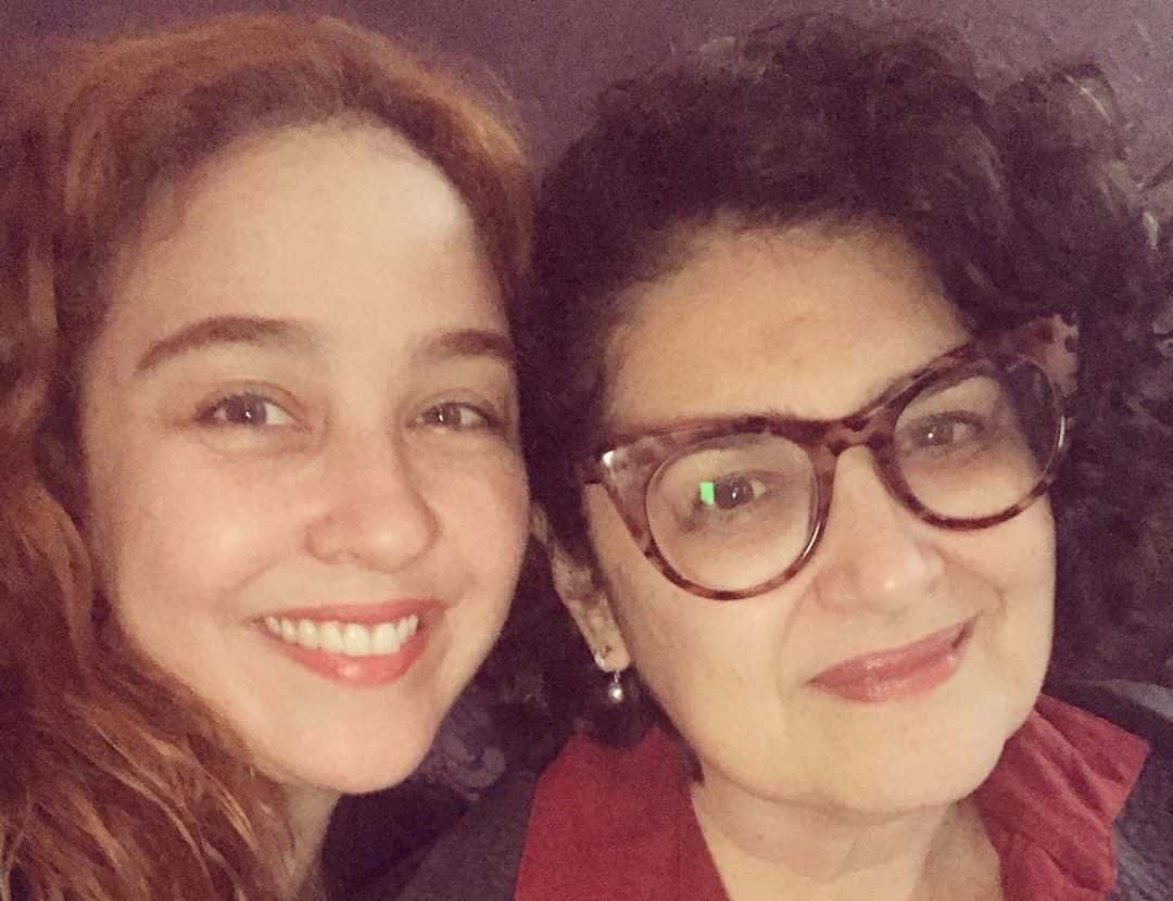 As atrizes da GloboDebora Lamm e Inez Viana comemoram 10 anos de casamento (imagem: Instagram)