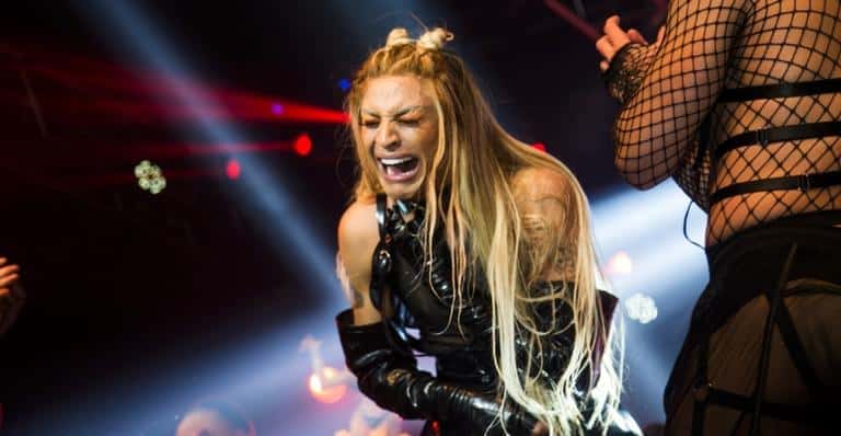 pabllo-vittar-emocionada-por-conta-de-surpresa-em-seu-aniversario-1190399