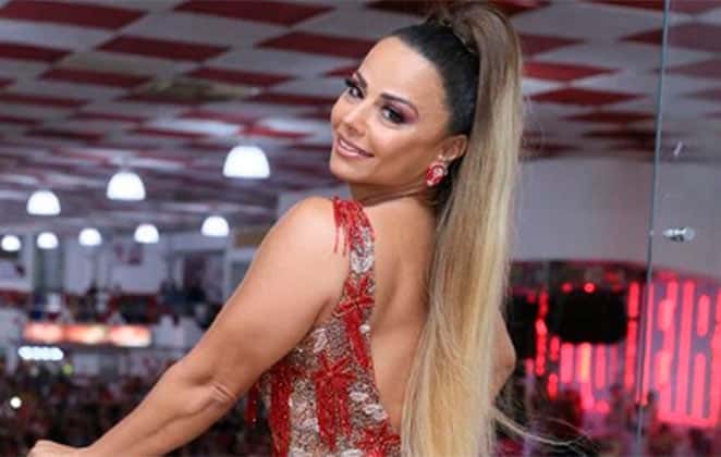 A famosa atriz da Globo e rainha de bateria do Salgueiro, Viviane Araújo voltou a causar alvoroço ao mostrar o seu corpão na internet (Foto: Reprodução/ Instagram)