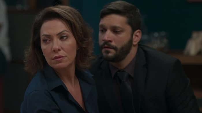 Nana (Fabiula Nascimento) e Diogo (Armando Babaioff) em Bom Sucesso (Foto: Reprodução/Globo)