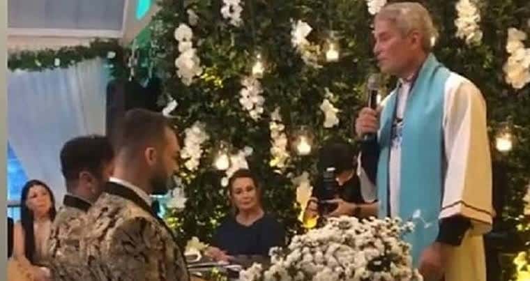 Pastor Márcio Poncio realizando casamento gay (Foto: Reprodução)