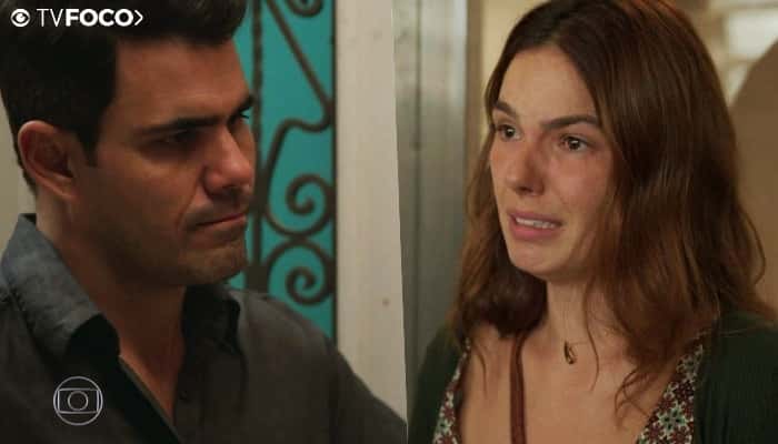 Betina fica desesperada com o encosto de Vicente em sua vida em Amor de Mãe (Foto: Montagem/TV Foco)