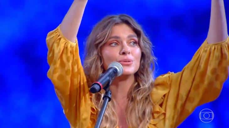 Carolina Dieckmann cantou no Caldeirão do Huck, mas não agradou (Foto: Reprodução/Globo)