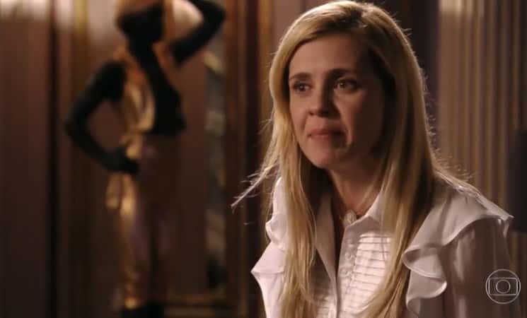 Adriana Esteves (Carminha) em cena de Avenida Brasil (Foto: Reprodução/Globo)