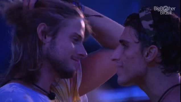 Teve beijo gay no BBB20 nessa última festa (Foto: Reprodução/ Globo)