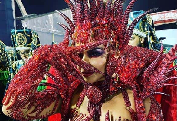 Viviane Araújo foi destaque novamente na avenida e público não pouco elogios