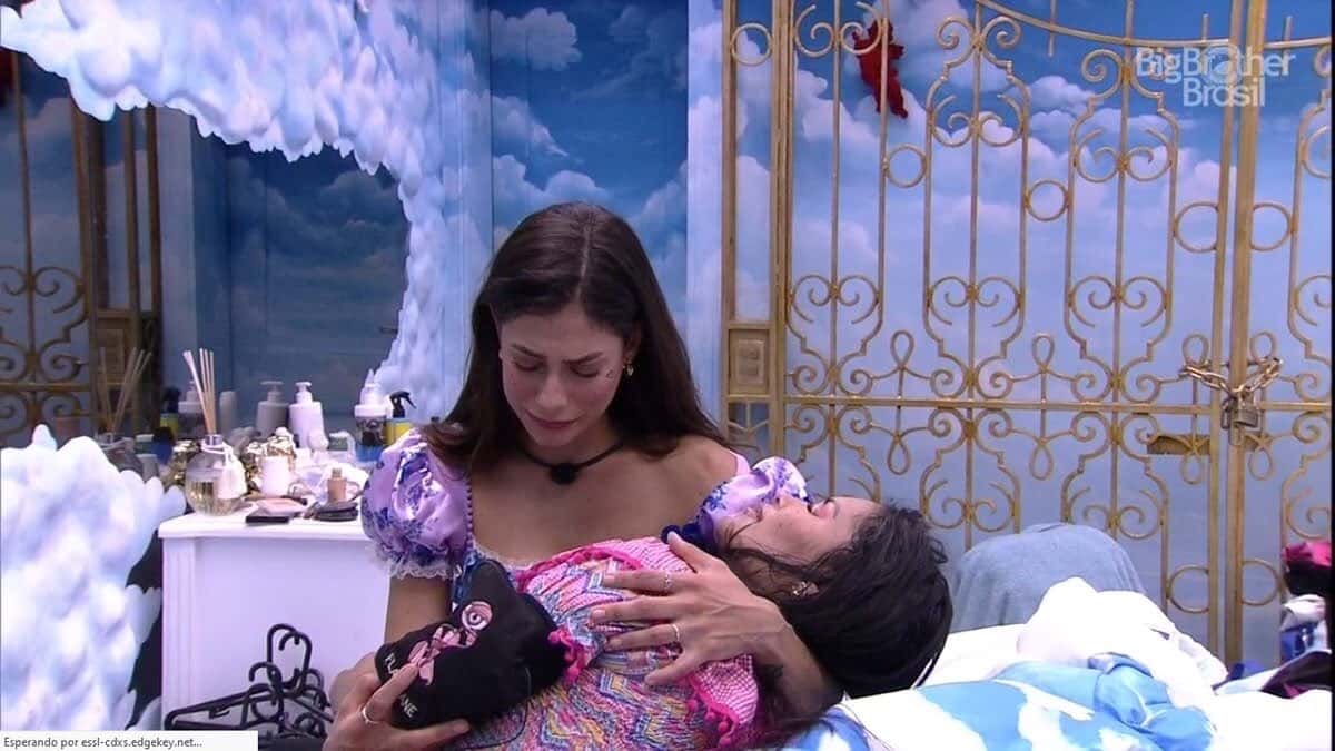 BBB020: Flayslane passa dos limites, dá vexame e desmaia na festa da líder Rafa (Foto: reprodução/Globoplay)
