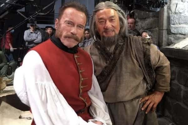 Jackie Chan e Arnold Schwarzenegger aparecem lutando no Trailer de The Iron Mask (Foto: Reprodução)