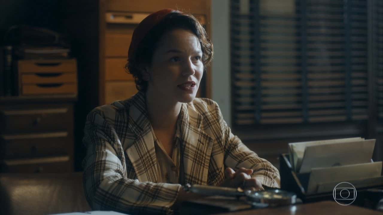 Adelaide (Joana de Verena) na trama de Éramos Seis (Foto: Reprodução/Globo)