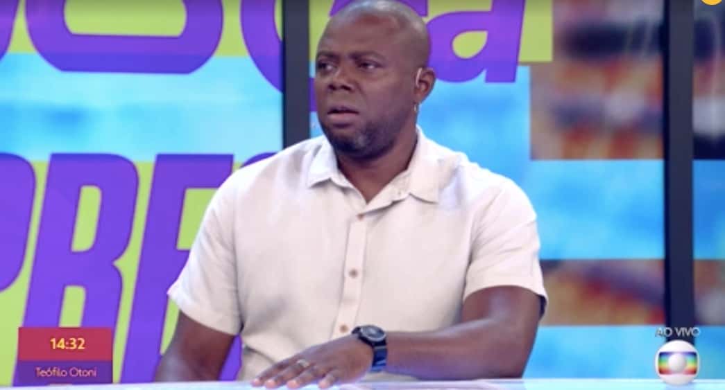 Érico Brás indignado com um erro (Foto: reprodução)