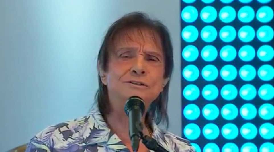 O cantor Roberto Carlos fez uma live na Globo e no YouTube (Foto: Reprodução)