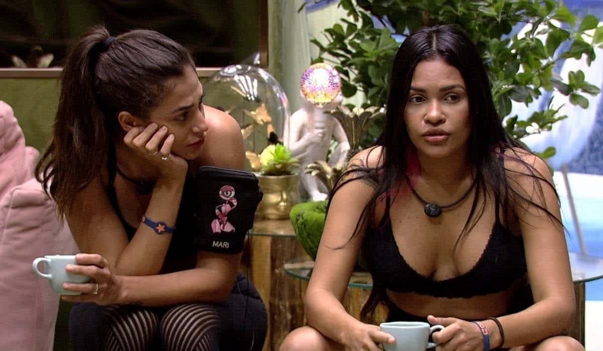 A s brothers Flayslane e Mari conversaram sobre a formação de paredão (Foto: Reprodução)