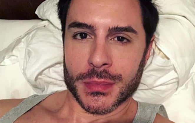Ricardo Tozzi posou sensual (Foto: Reprodução)