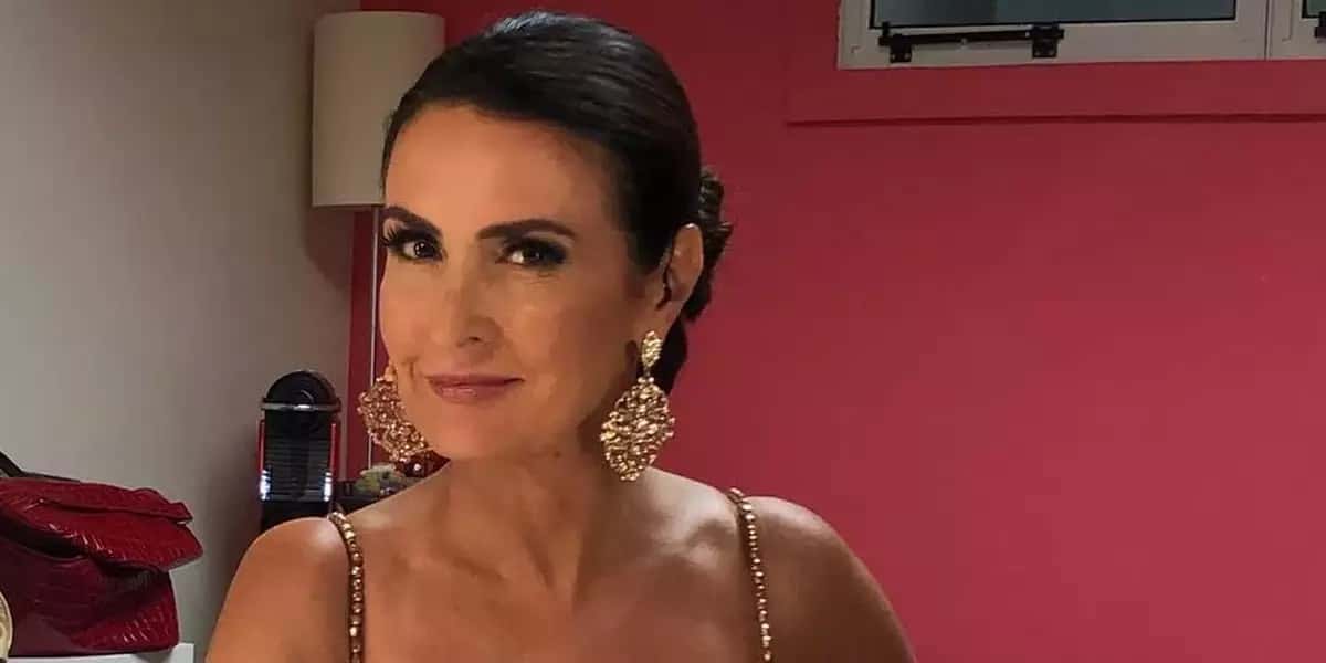 Fátima Bernardes apareceu em meio a um matagal em fotos (Foto: Reprodução)