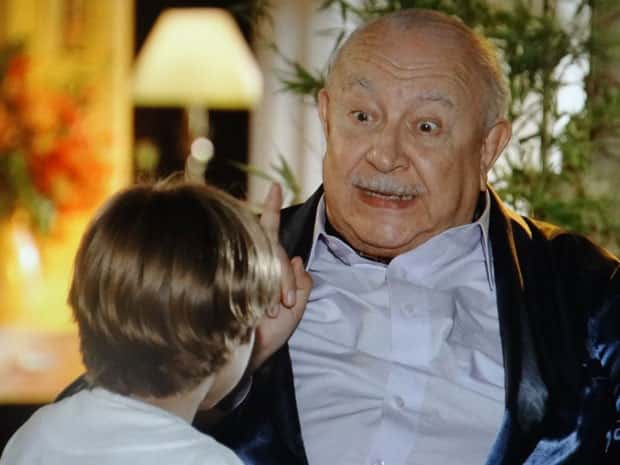 Dionísio (Sérgio Mamberti) em cena de Flor do Caribe (Foto: Reprodução/Globo)