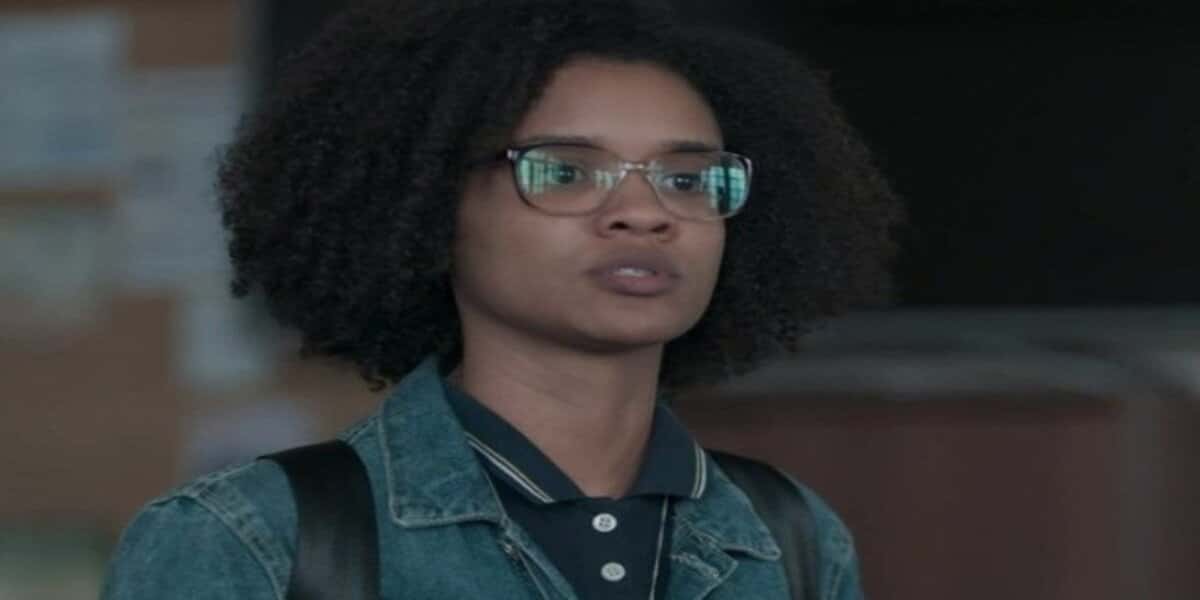 Ellen sofrerá um ataque brutal em seu novo colégio em Malhação (Foto: Reprodução/Globo)