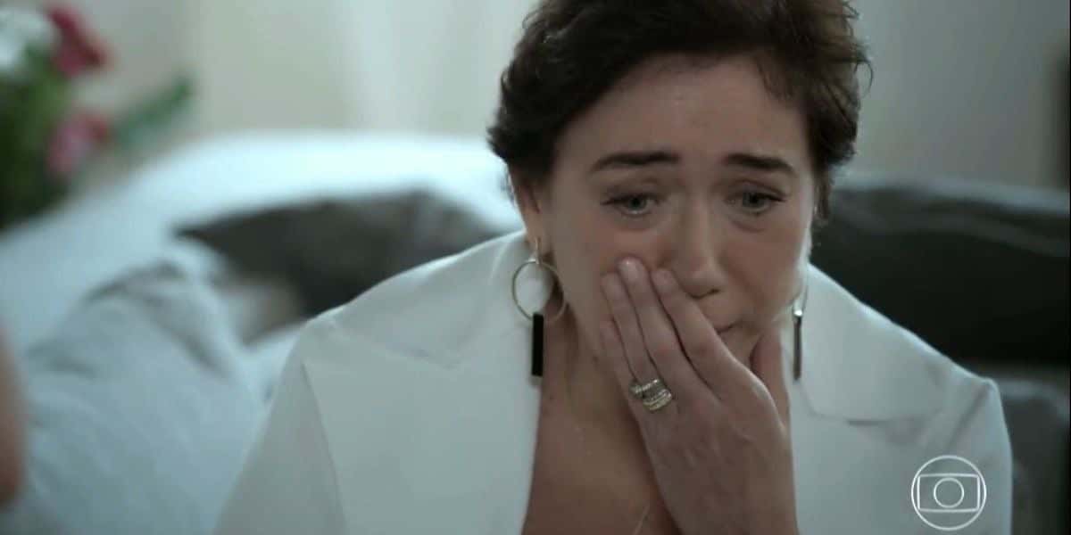 Silvana fica em apuros em A Força do Querer (Foto: Reprodução/Globo)