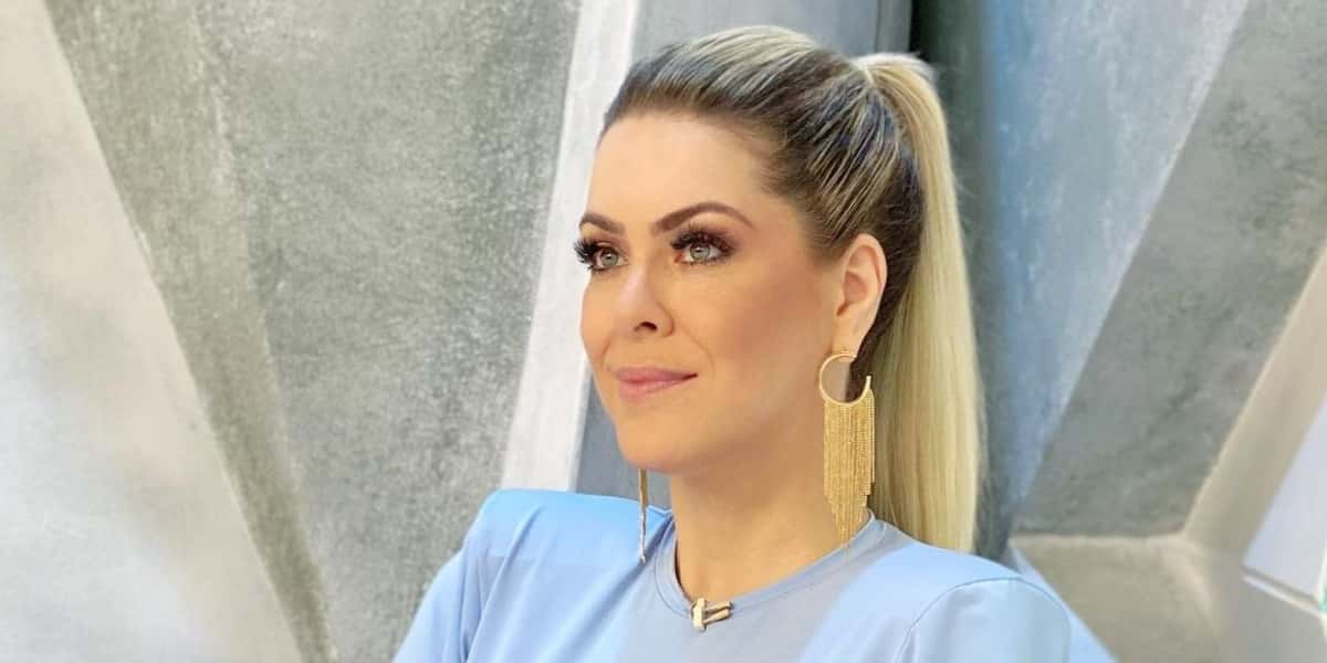 Renata Fan apresenta o "Jogo Aberto" na Band (Foto: Reprodução/Instagram)