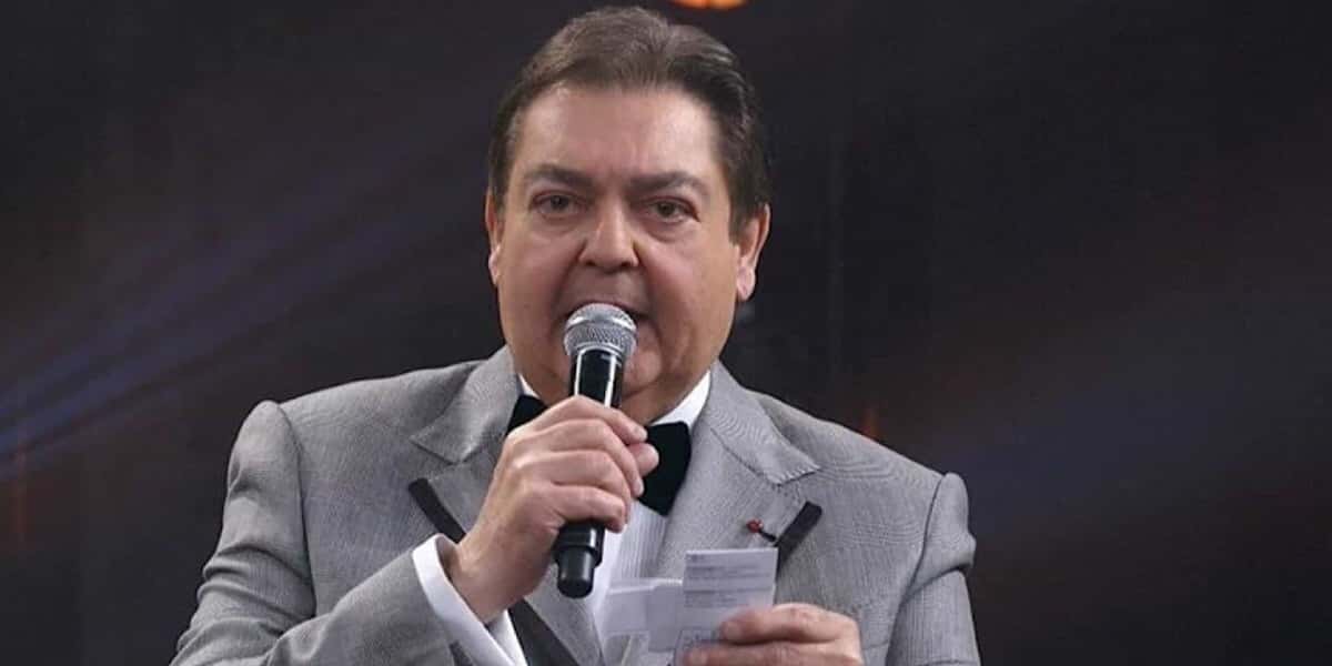 O motivo da demissão de Faustão teria sido a reaproximação com a Band, segundo o colunista Leo Dias (Foto: Reprodução)