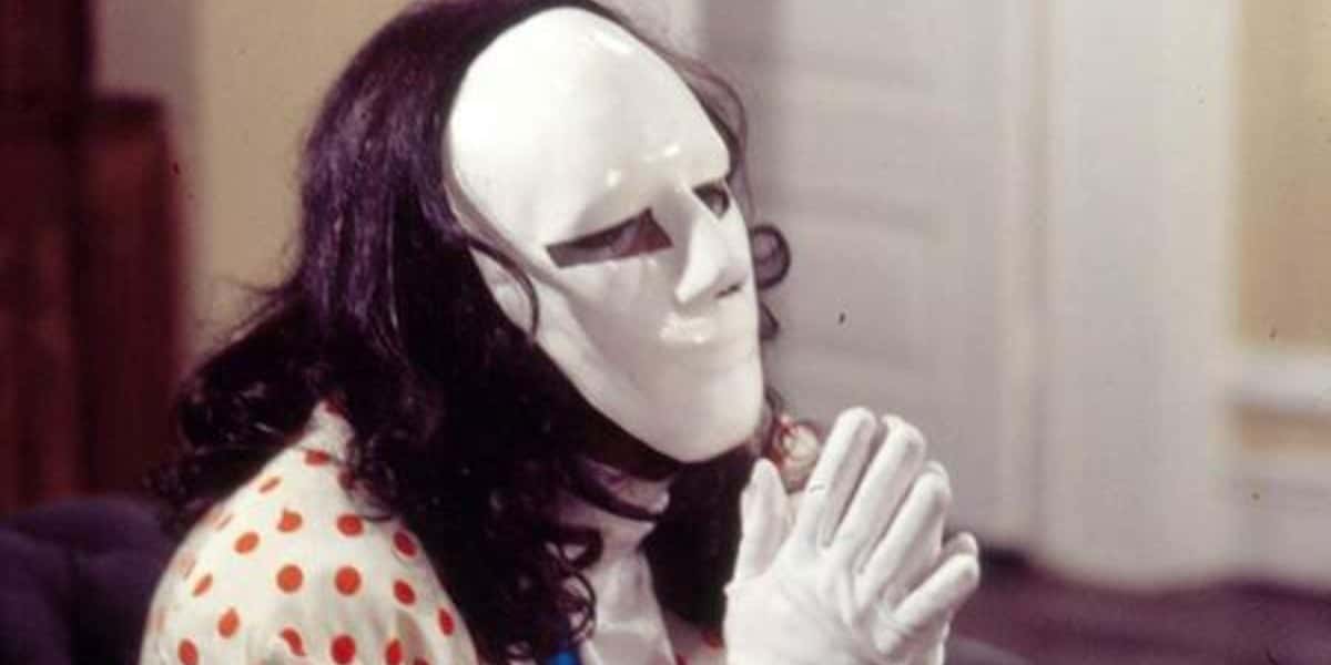 Mascarado paga de herói em A Viagem e evita tentativa de assalto (Foto: Reprodução)