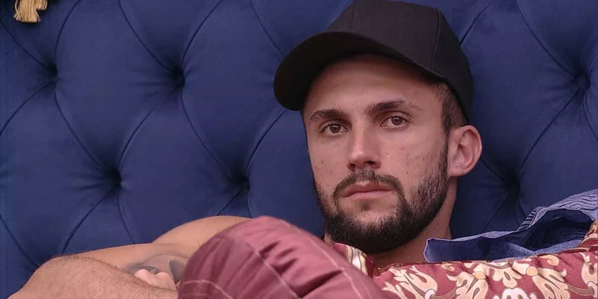 Arthur Aguiar detonou Karol Conká em conversa com Caio (Foto: Reprodução)