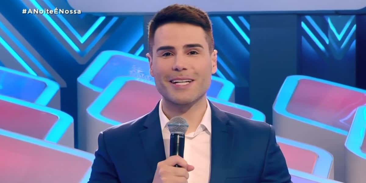 Luiz Bacci está à frente do "A Noite É Nossa" e disputou audiência diretamente com Ratinho (Foto: Reprodução / Record)