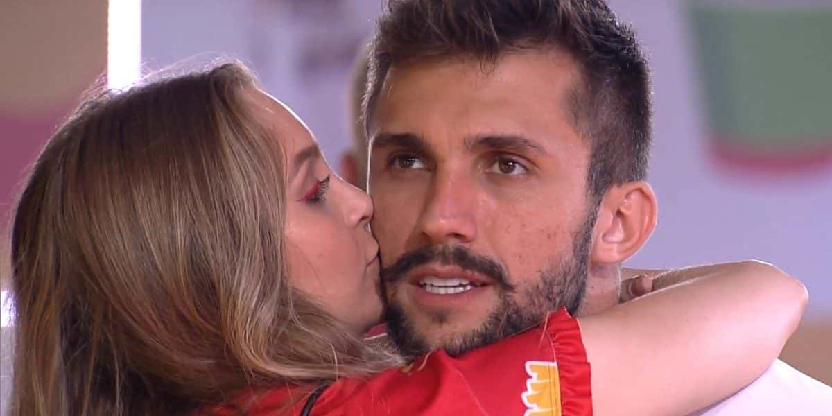 Carla Diaz fez piada com Arthur e Projota n BBB21 (Foto: Reprodução)