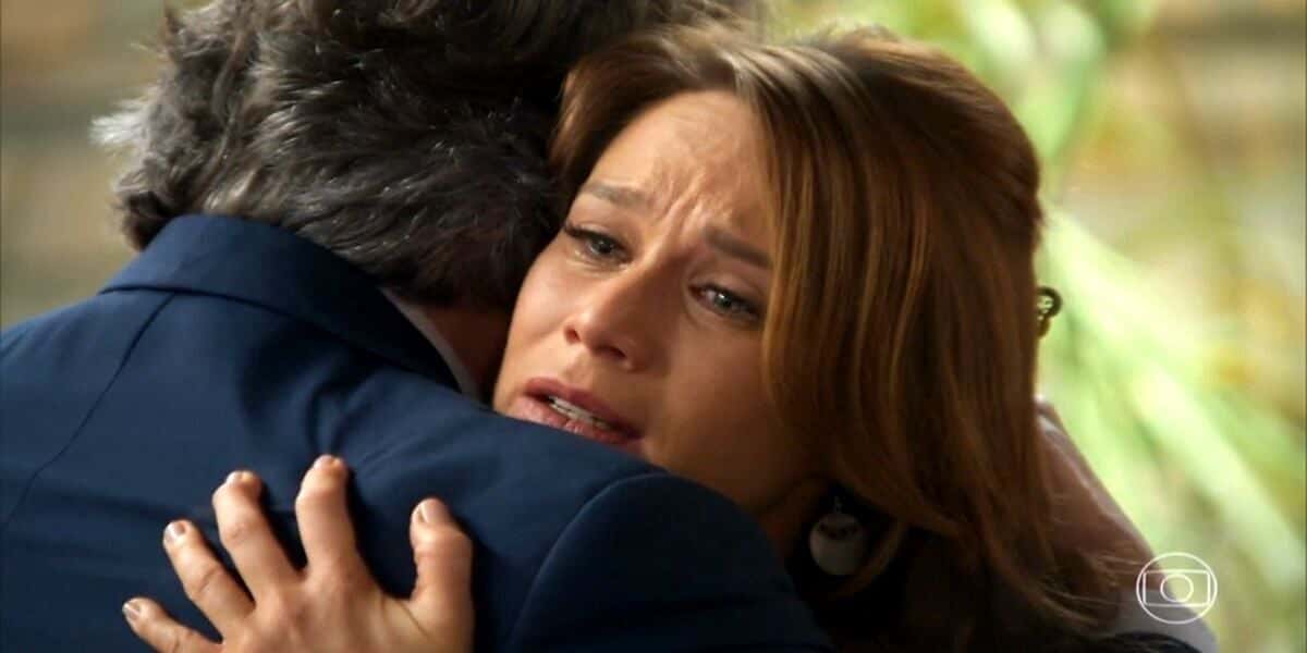 Tancinha se arrepende de ter julgado Aparício em Haja Coração (Foto: Reprodução/Globo)