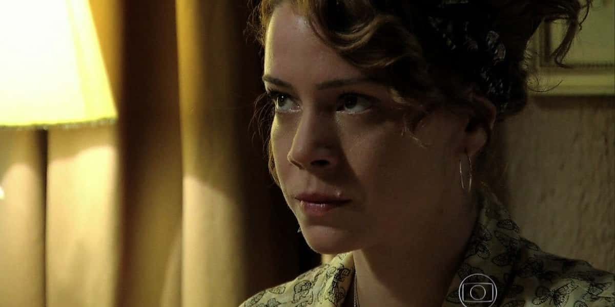 Cristina (Leandra Leal) descobre suas origens em Império (Foto: Reprodução/Globo)