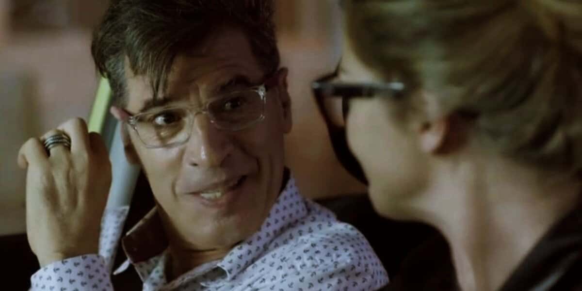 Téo (Paulo Betti) em Império pega Claúdio (José Mayer) (Foto: Reprodução/Globo)