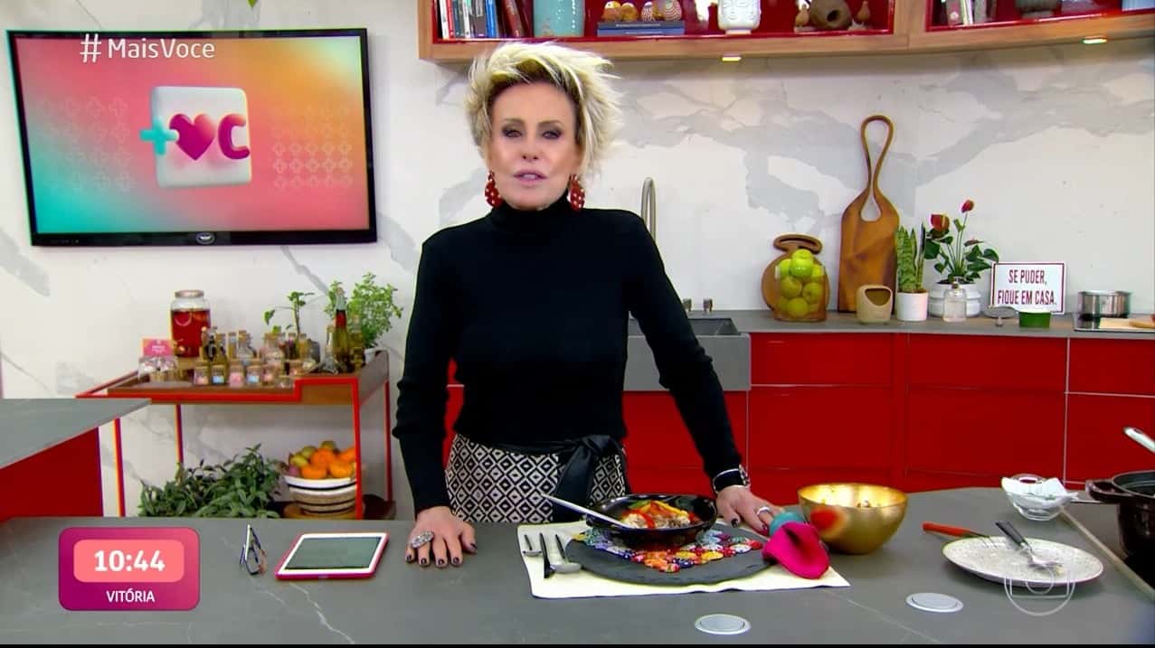 Ana Maria se emocionou ao anunciar a morte de uma famosa (Foto: Reprodução)