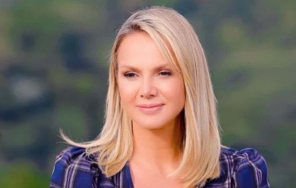 Eliana surge jogada no chão de sua casa em meio a escuridão (Foto: Reprodução/Instagram)