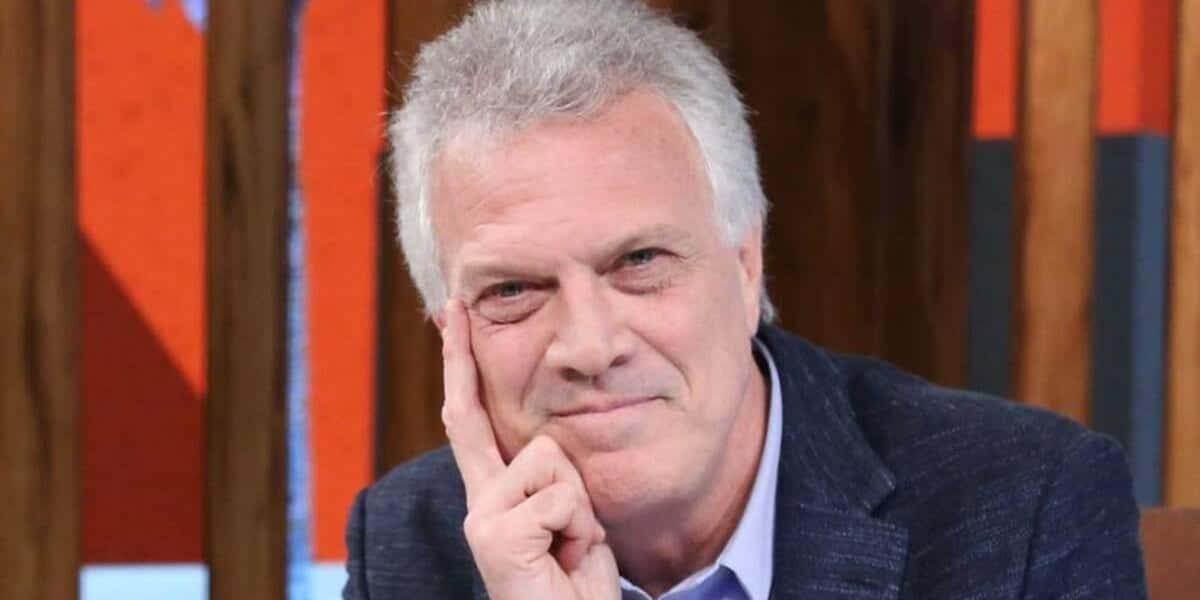 Jornalista Pedro Bial faz texto na abertura do Fantástico (Foto: Divulgação/TV Globo)