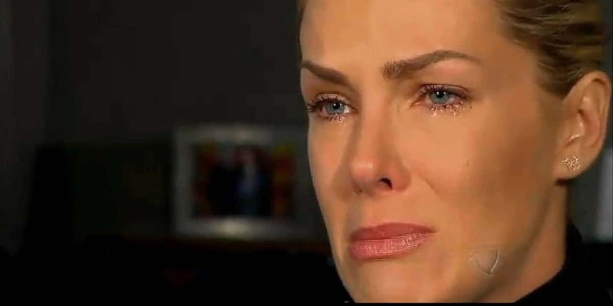 Ana Hickmann caiu no choro após ter sido esculachada por Vildomar na Record (Foto: Reprodução)