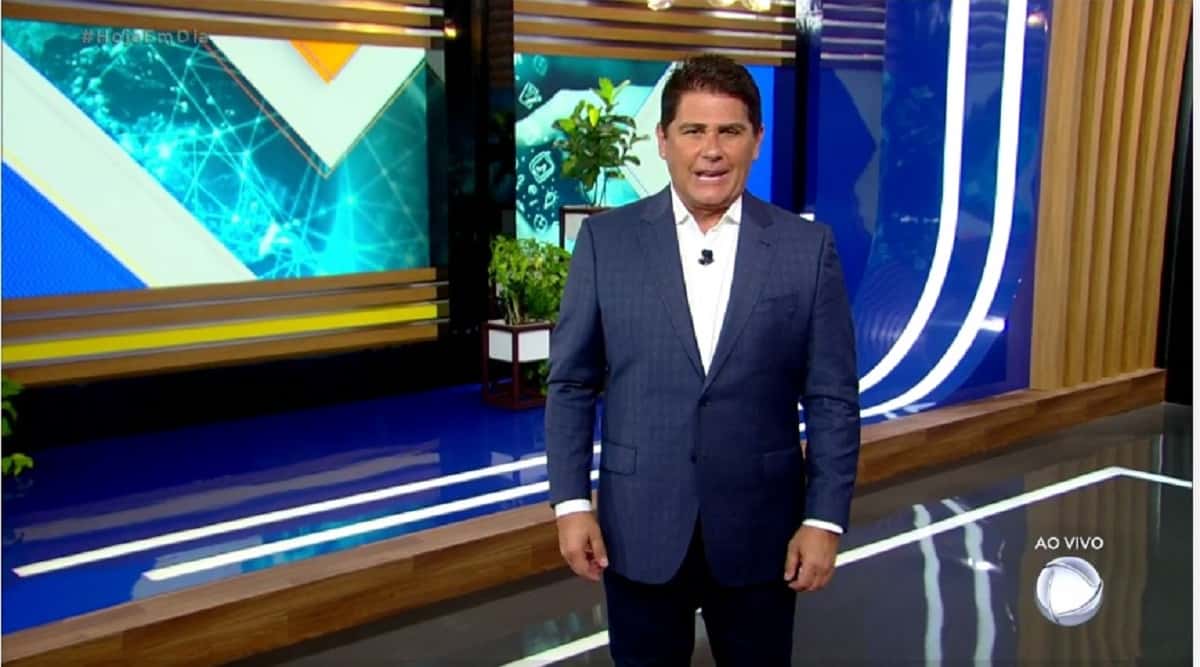 César Filho no comando do Hoje Em Dia (Foto: Reprodução)