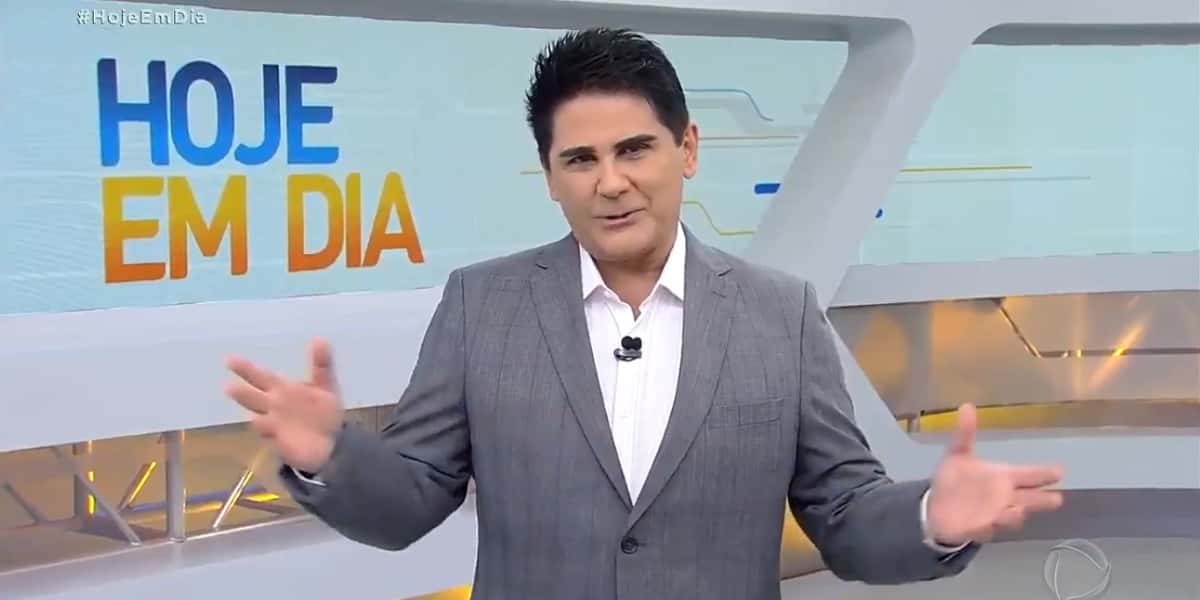 César Filho apresenta o Hoje em Dia na Record (Foto: Reprodução)