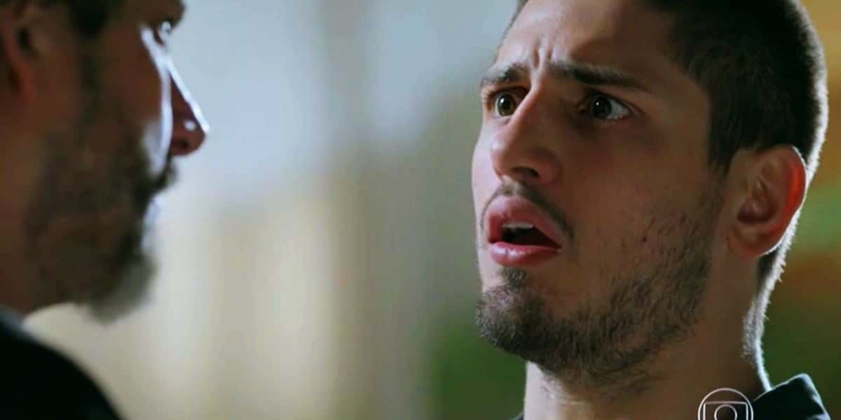 João Lucas fica incrédulo com o pai em Império (Foto: Reprodução/Globo)