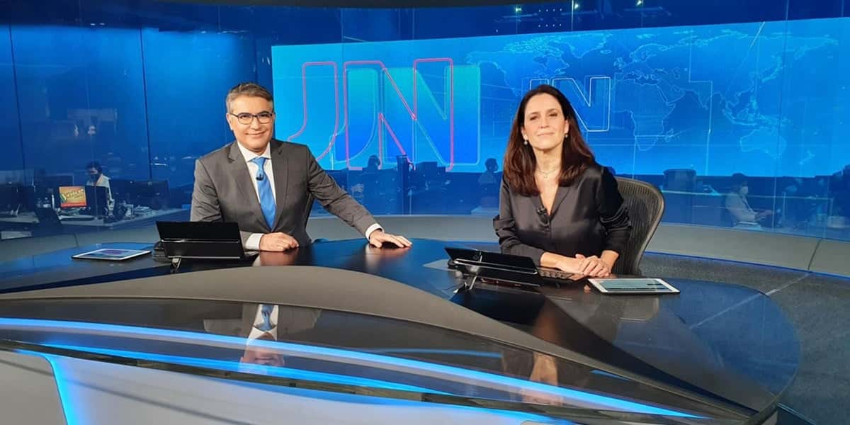 Ana Luiza Guimarães e Flávio Fachel no Jornal Nacional (Foto: Reprodução / TV Globo)